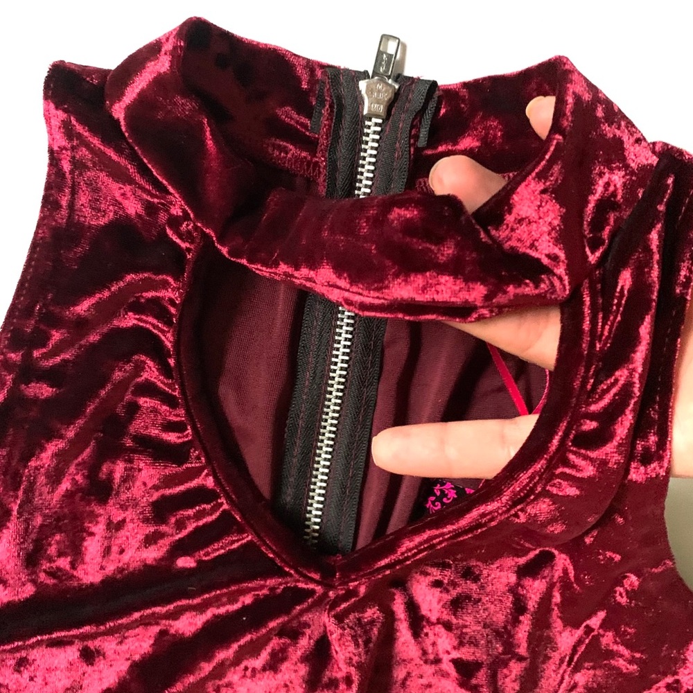 Cutout Choker Crop Top & Wrap Skirt Set - Picture 13 of 16